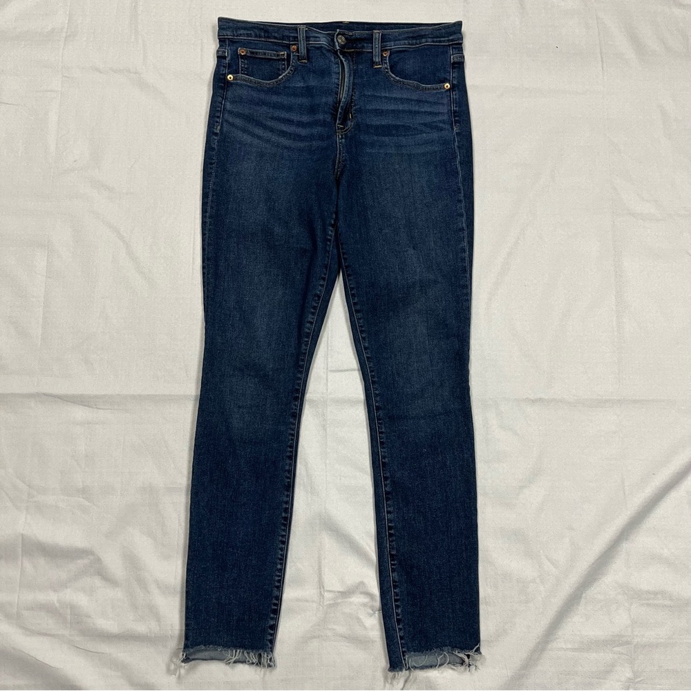 Gap ladies, dark denim straight leg jeans size 31/12 tall
